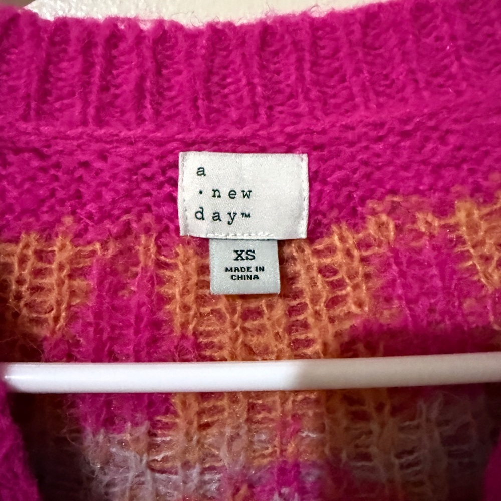 a new day Pink Geometric Pattern Sweater - Picture 2 of 3